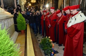 W Katedrze na Wawelu Uniwersytet Jagielloński oddał hołd swoim Fundatorom